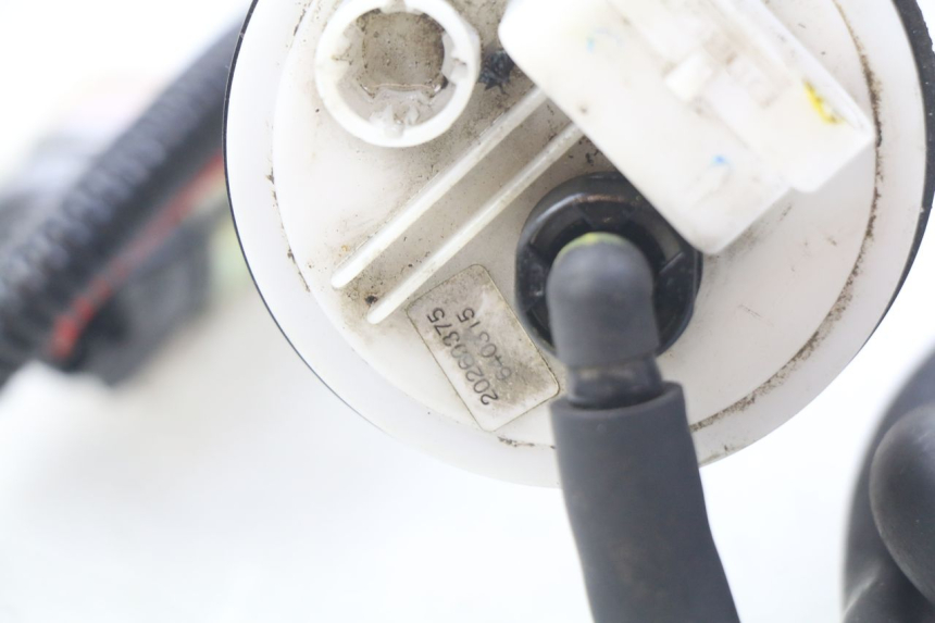 photo de POMPA DEL CARBURANTE PIAGGIO MP3 500 (2011 - 2015) - Dettagli dei punti di fissaggio