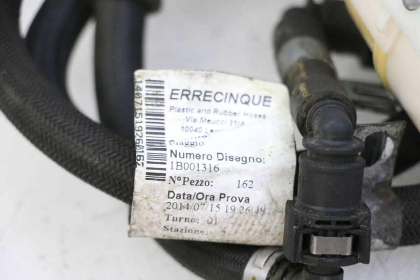 photo de POMPA CARBURANTE PIAGGIO MP3 500 (2014 - 2017) - Dettagli dei punti di fissaggio