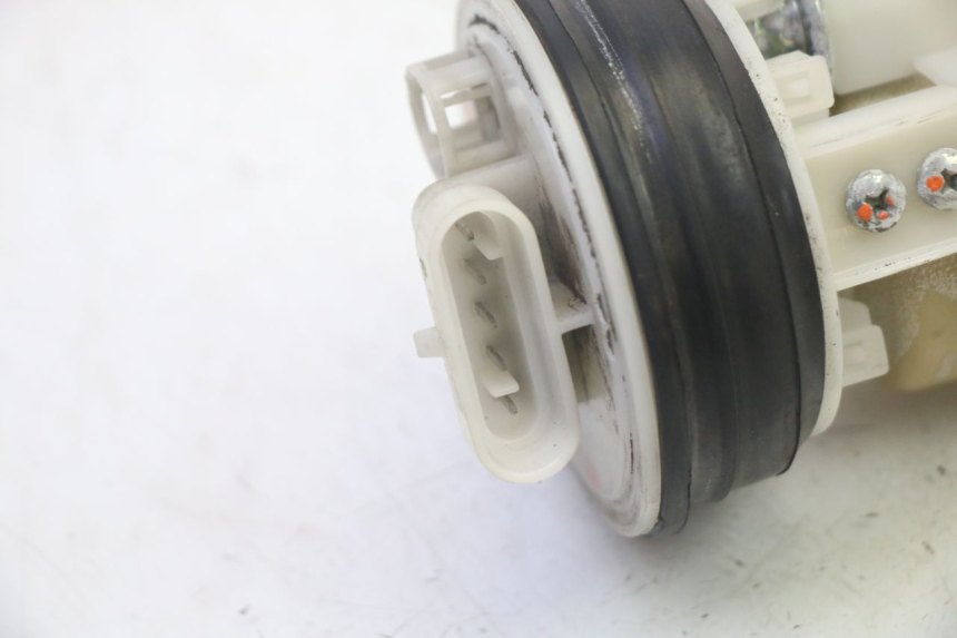 photo de POMPA DEL CARBURANTE PIAGGIO MP3 RL 250 (2006 - 2010) - Primo piano tecnico