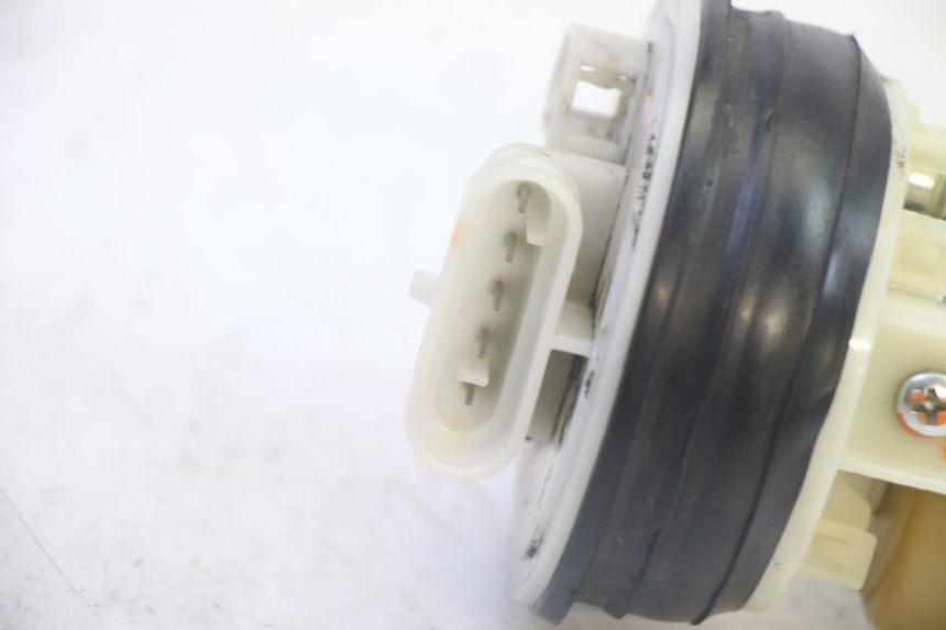 photo de POMPA DEL CARBURANTE PIAGGIO MP3 RL 250 (2006 - 2010) - Dettagli dei punti di fissaggio