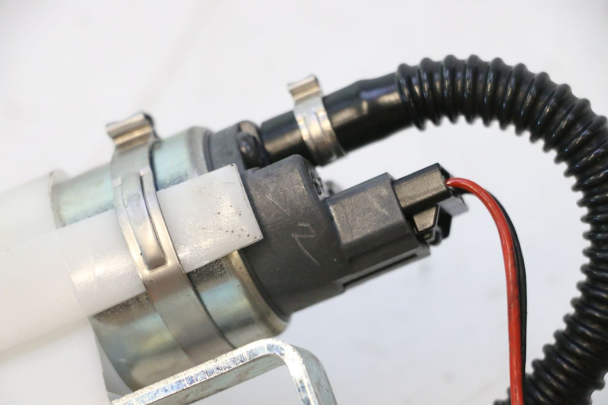 photo de POMPA CARBURANTE PIAGGIO MP3 500 (2016 - 2018) - Altra angolazione