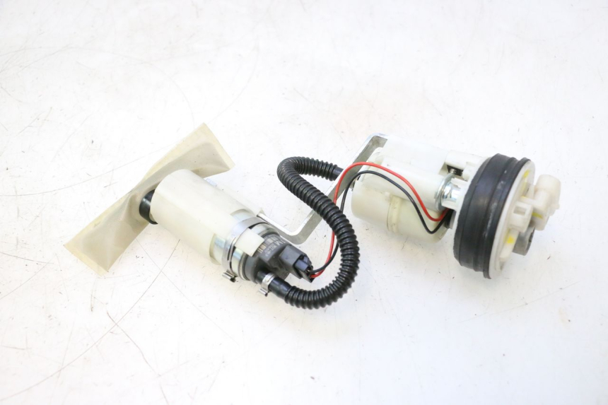 photo de POMPA DEL CARBURANTE PIAGGIO MP3 500 (2011 - 2015) - Altra vista dell'articolo