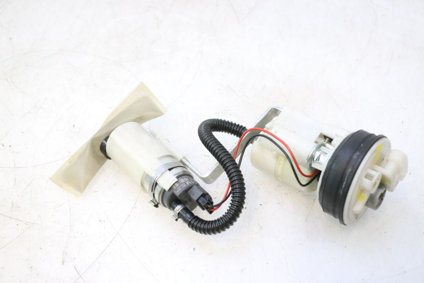 photo de POMPA DEL CARBURANTE PIAGGIO MP3 500 (2011 - 2015) - Primo piano tecnico