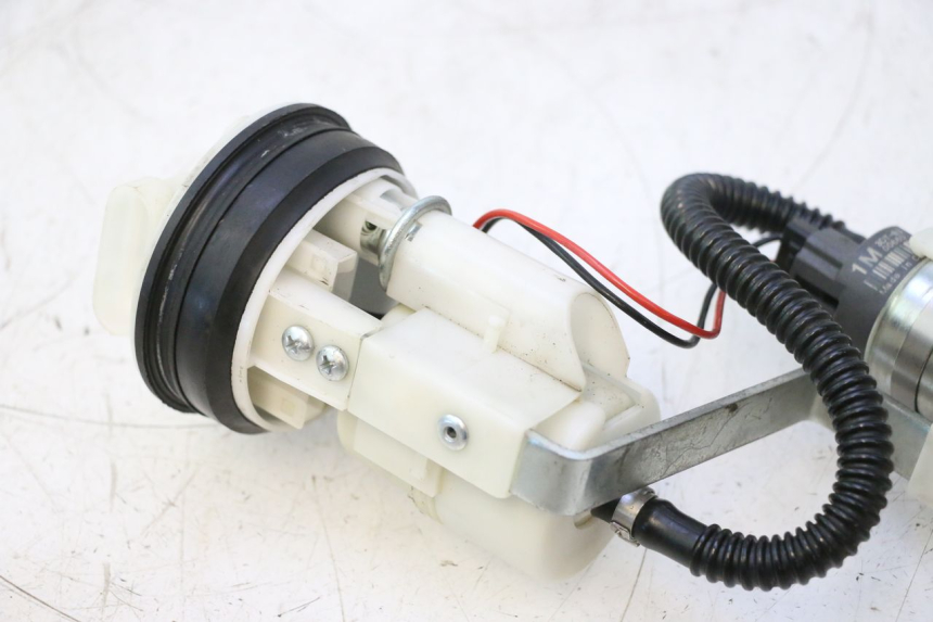 photo de POMPA DEL CARBURANTE PIAGGIO MP3 500 (2011 - 2015) - Dettagli dei punti di fissaggio