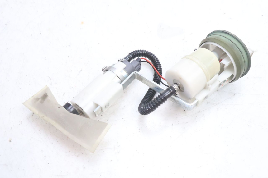 photo de POMPA CARBURANTE PIAGGIO MP3 500 (2016 - 2018) - Primo piano tecnico