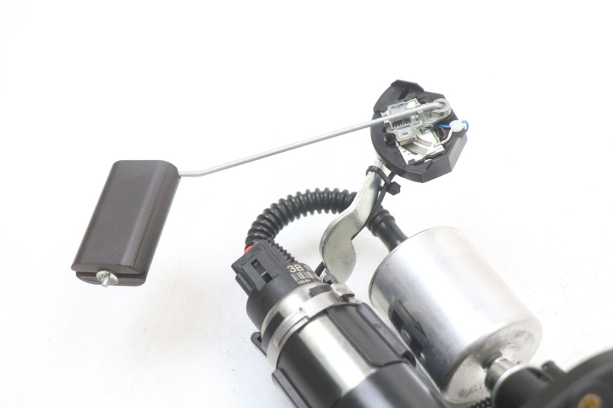 photo de POMPA DEL CARBURANTE MOTO GUZZI NORGE 8V GT 1200 (2011 - 2016) - Primo piano tecnico