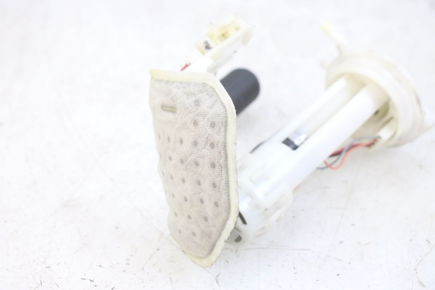 photo de POMPA DEL CARBURANTE HONDA PCX (JF47) 125 (2012 - 2013) - Primo piano tecnico