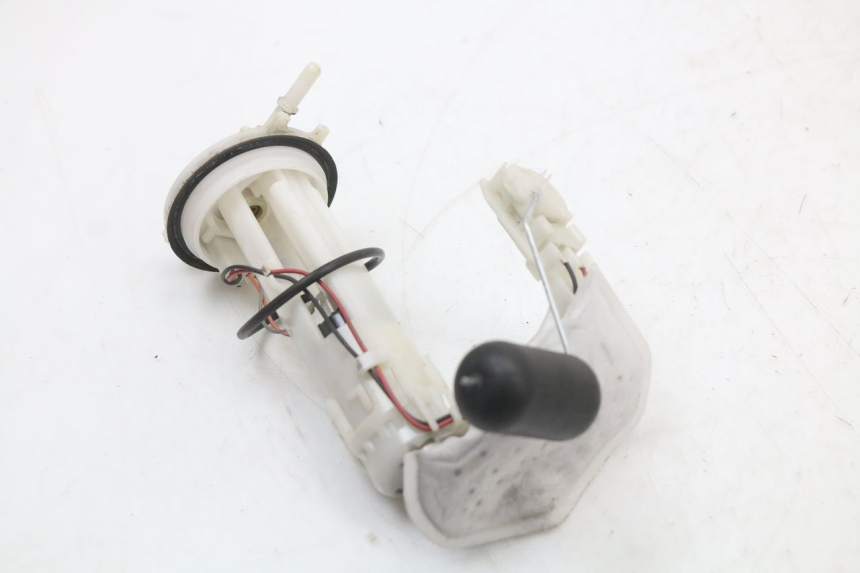 photo de POMPA DEL CARBURANTE HONDA PCX (JF47) 125 (2012 - 2013) - Primo piano tecnico