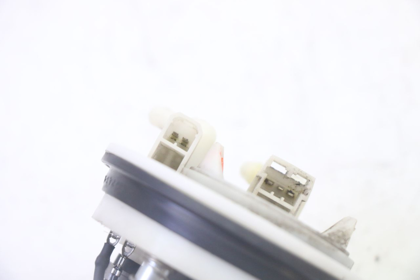 photo de POMPA DEL CARBURANTE PEUGEOT SATELIS 125 (2010 - 2012) - Zoom sullo stato d'uso