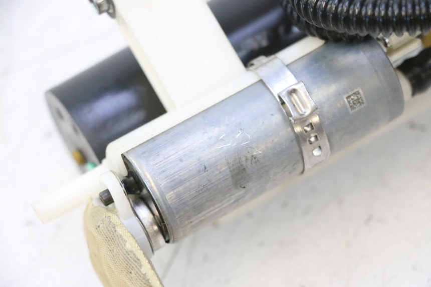 photo de POMPA DEL CARBURANTE PEUGEOT SATELIS 125 (2006 - 2009) - Marcature e riferimenti originali