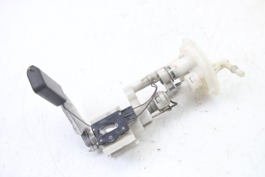 photo de POMPA CARBURANTE SUZUKI BURGMAN 125 (2015 - 2017) - Vista principale