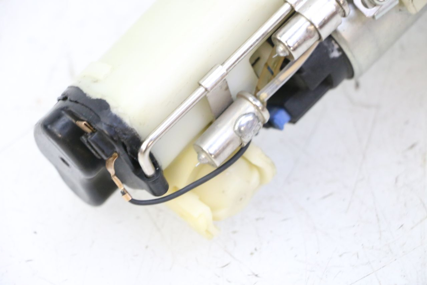 photo de POMPA CARBURANTE SUZUKI SV S 650 (2003 - 2009) - Zoom sui componenti