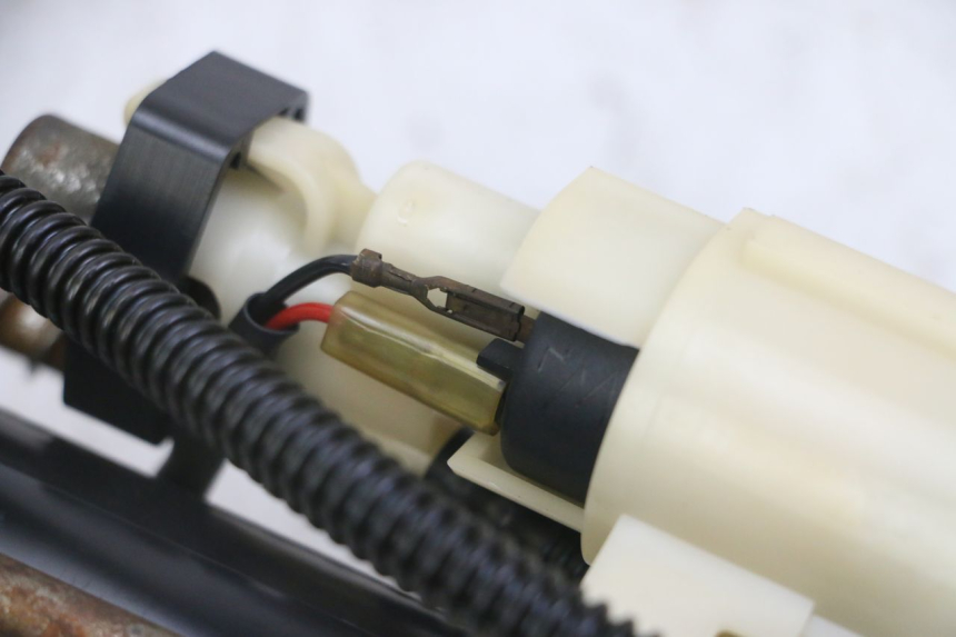 photo de POMPA CARBURANTE YAMAHA X-MAX XMAX 125 (2010 - 2013) - Altra vista dell'articolo