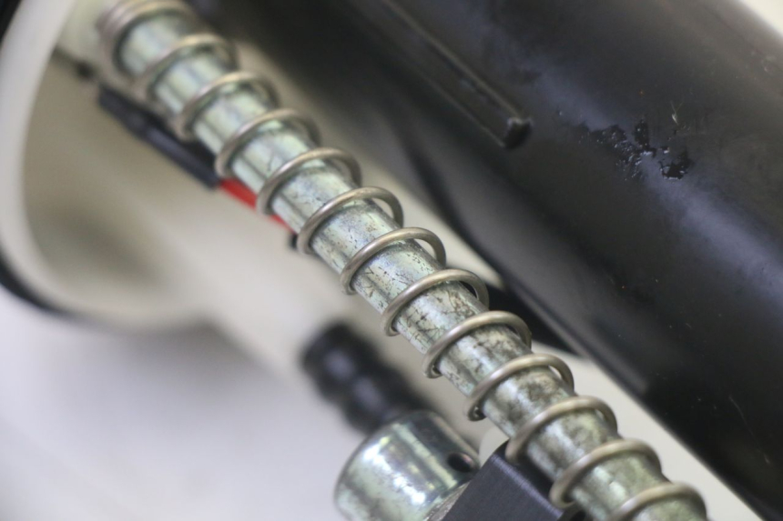 photo de POMPA CARBURANTE YAMAHA X-MAX XMAX 125 (2010 - 2013) - Stato della superficie e materiale