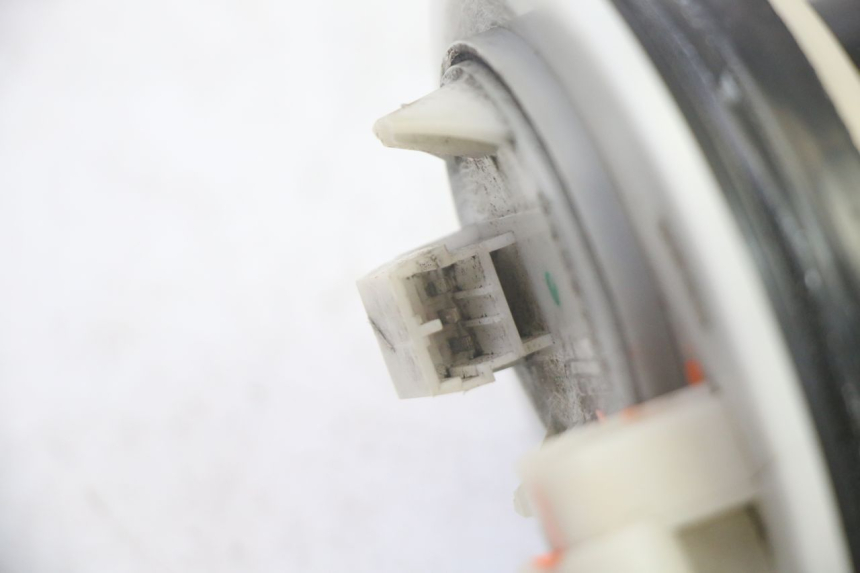 photo de POMPA DEL CARBURANTE YAMAHA XMAX X-MAX 125 (2006 - 2009) - Primo piano tecnico