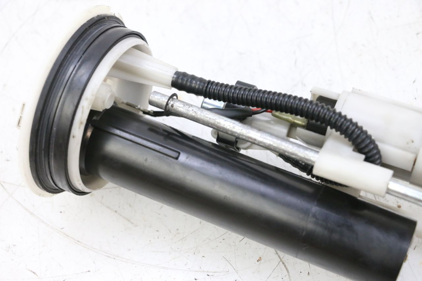 photo de POMPA DEL CARBURANTE YAMAHA XMAX X-MAX 125 (2006 - 2009) - Zoom sullo stato d'uso