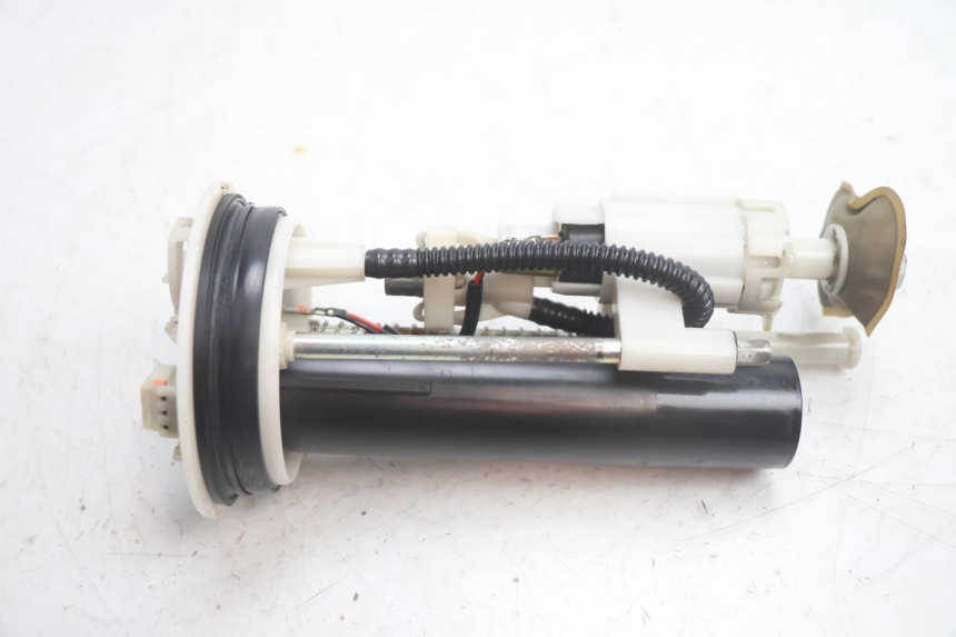 photo de POMPA DEL CARBURANTE YAMAHA XMAX X-MAX 125 (2006 - 2009) - Primo piano tecnico