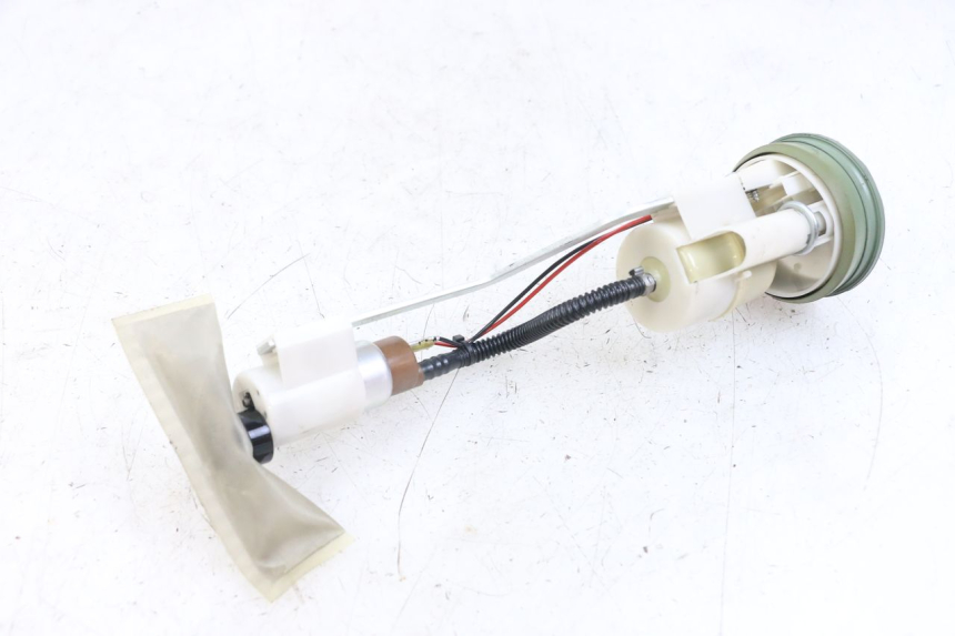 photo de POMPA DEL CARBURANTE PIAGGIO X10 125 (2012 - 2017) - Altra angolazione