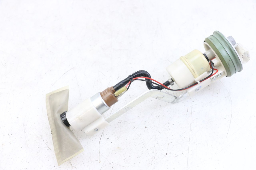 photo de POMPA DEL CARBURANTE PIAGGIO X10 125 (2012 - 2017) - Primo piano tecnico