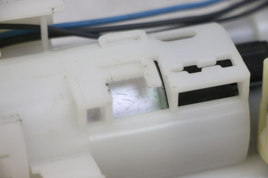 photo de POMPA CARBURANTE YAMAHA XJ6 ABS 600 (2008 - 2016) - Altra angolazione