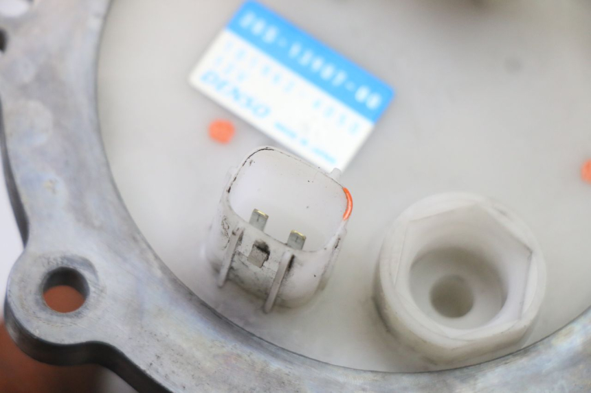 photo de POMPA CARBURANTE YAMAHA XJ6 ABS 600 (2008 - 2016) - Primo piano tecnico