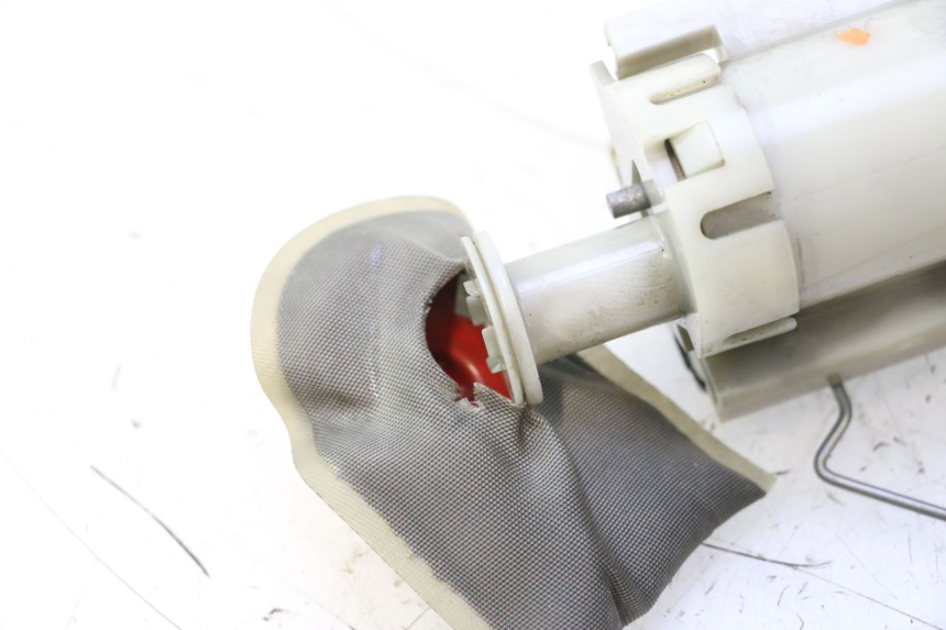 photo de POMPA CARBURANTE YAMAHA XP T-MAX ABS 500 (2005 - 2005) - Zoom sullo stato d'uso