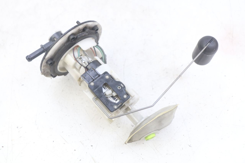 photo de POMPA DEL CARBURANTE YAMAHA YP MAJESTY 400 (2004 - 2008) - Dettagli dei punti di fissaggio