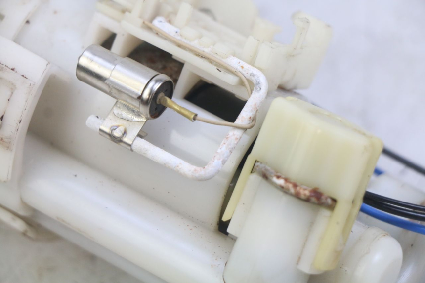 photo de POMPA DEL CARBURANTE YAMAHA YZF R1 1000 (2007 - 2008) - Altra angolazione