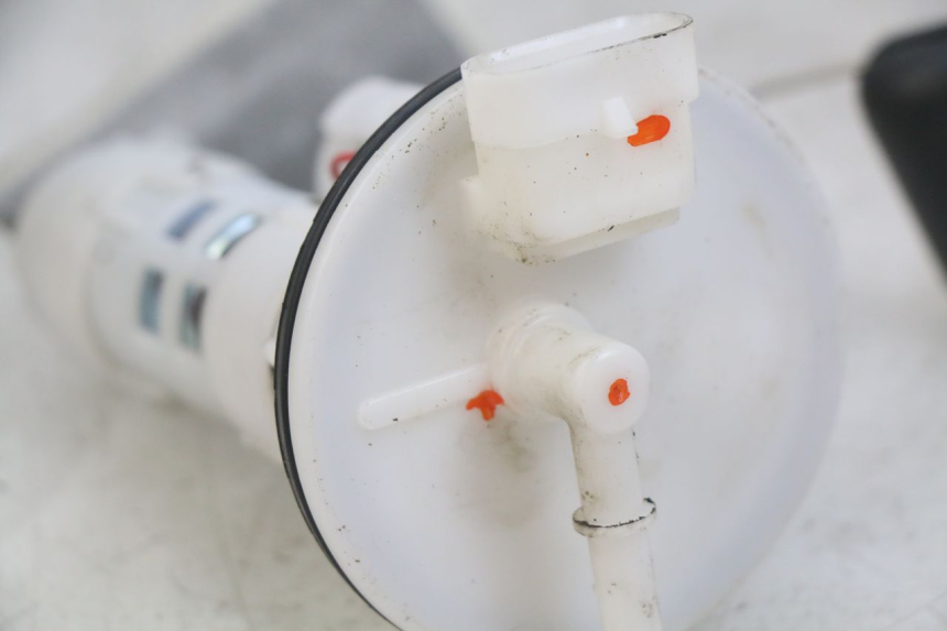 photo de POMPA DEL CARBURANTE UNIVERSAL BIKE ZN50QT-11B 50 (2018 - 2021) - Zoom sullo stato d'uso