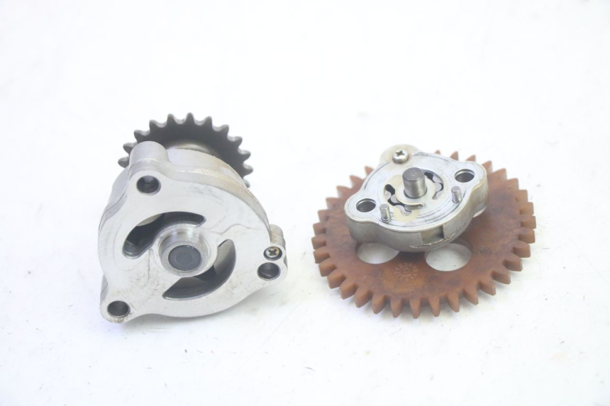 photo de POMPA OLIO SUZUKI BURGMAN EXECUTIVE ABS 650 (2006 - 2012) - Zoom sullo stato d'uso