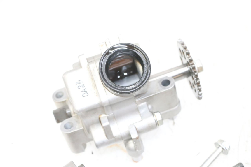 photo de POMPA OLIO HONDA CB R 1000 (2018 - 2023) - Altra angolazione