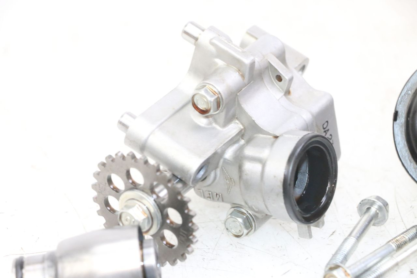 photo de POMPA OLIO HONDA CB R 1000 (2018 - 2023) - Ricambio usato controllato