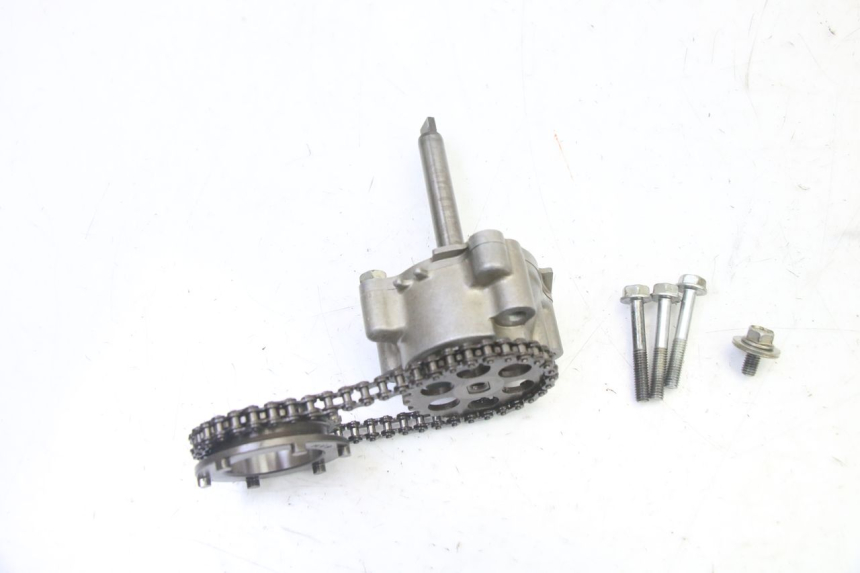 photo de POMPA OLIO HONDA CBR RR FIREBLADE 900 (1992 - 1994) - Primo piano tecnico