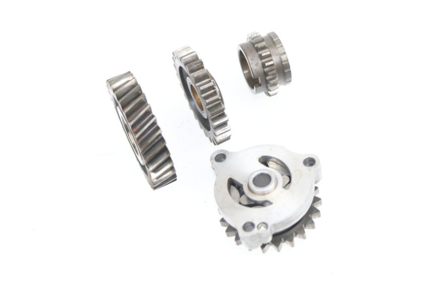 photo de POMPA OLIO SUZUKI DR DJEBEL 600 (1985 - 1990) - Primo piano tecnico