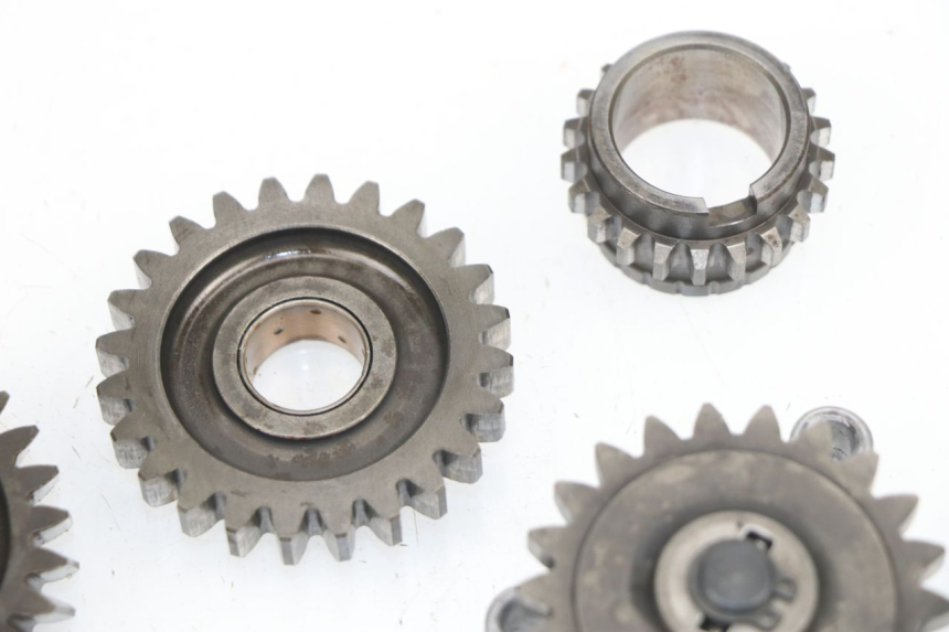 photo de POMPA OLIO SUZUKI DR DJEBEL 600 (1985 - 1990) - Dettagli dei punti di fissaggio