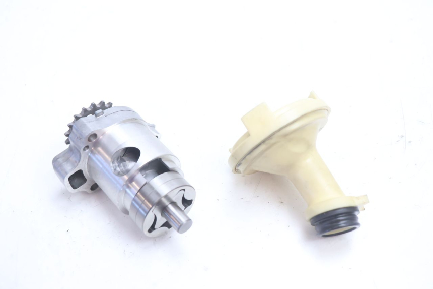 photo de POMPA OLIO KAWASAKI ER-6 ER6 N 650 (2005 - 2009) - Dettaglio del componente