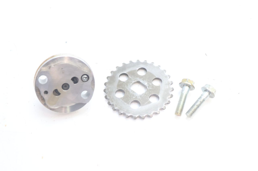 photo de POMPA OLIO HONDA FES S-WING SWING ABS 125 (2007 - 2015) - Primo piano tecnico