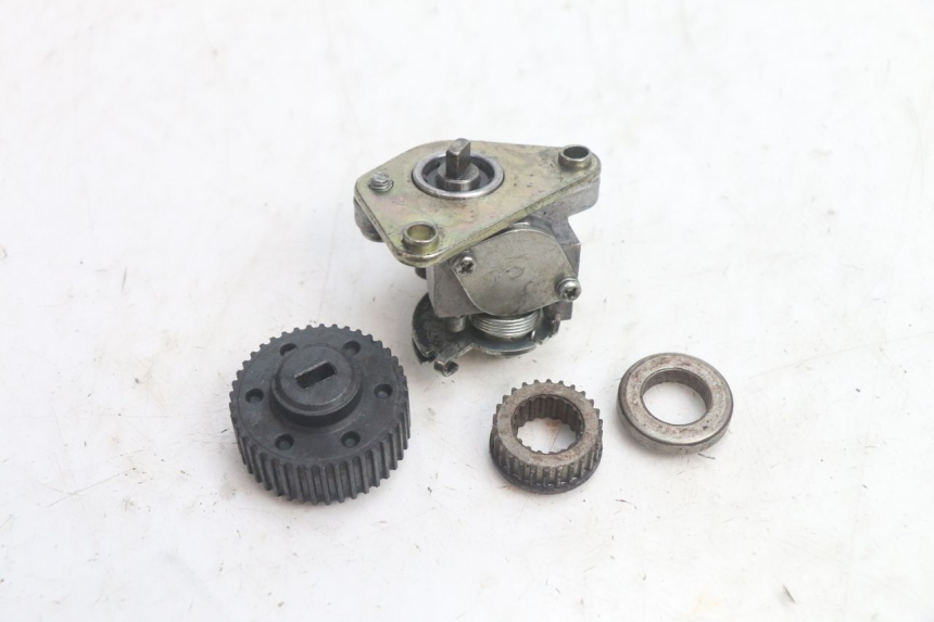 photo de POMPA OLIO PIAGGIO FLY 2T 50 (2004 - 2017) - Altra angolazione