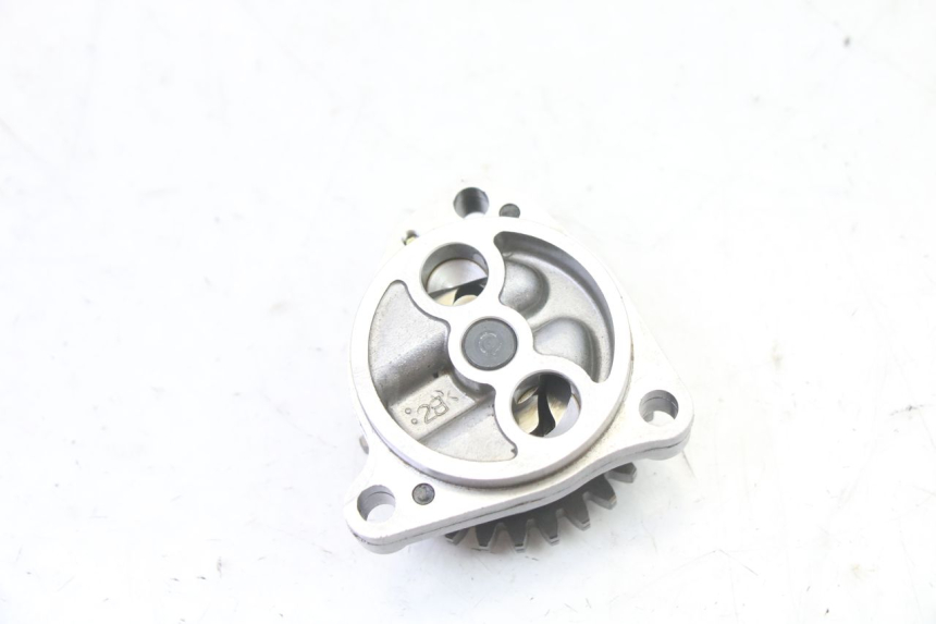 photo de POMPA OLIO SUZUKI GS GSE 500 (2001 - 2003) - Primo piano tecnico