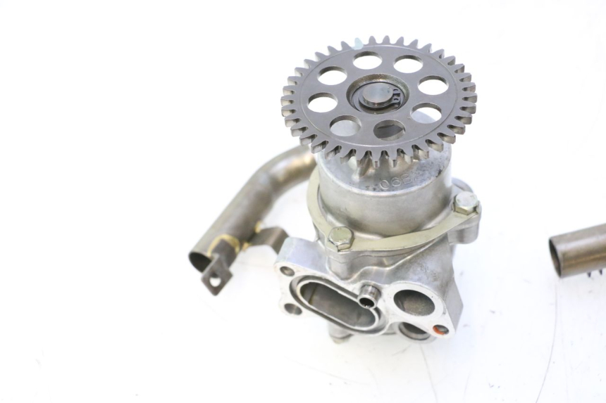 photo de POMPA OLIO SUZUKI GSF N BANDIT 1200 (2001 - 2005) - Dettaglio del componente