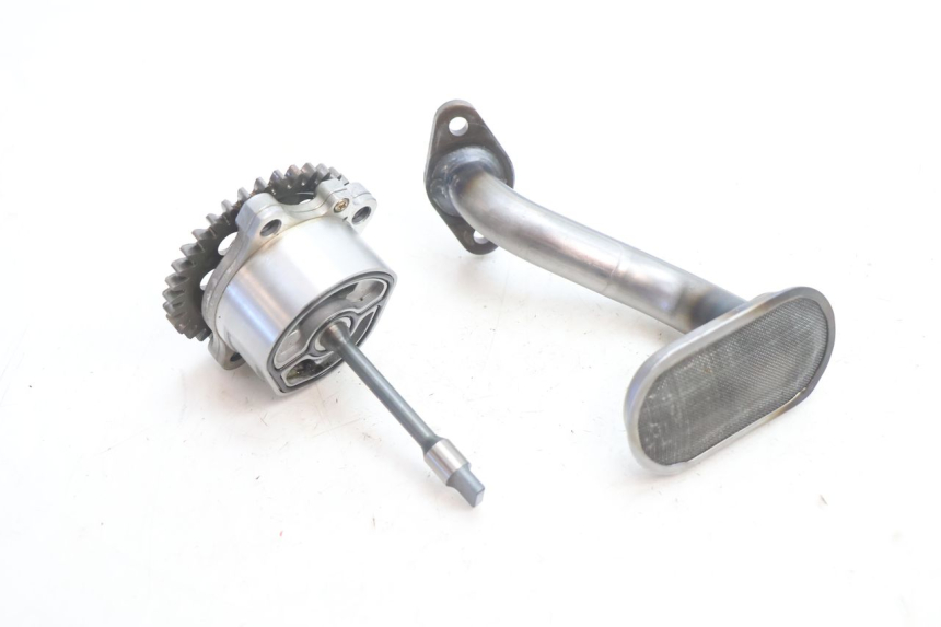 photo de POMPA OLIO SUZUKI GSR 600 (2005 - 2012) - Primo piano tecnico