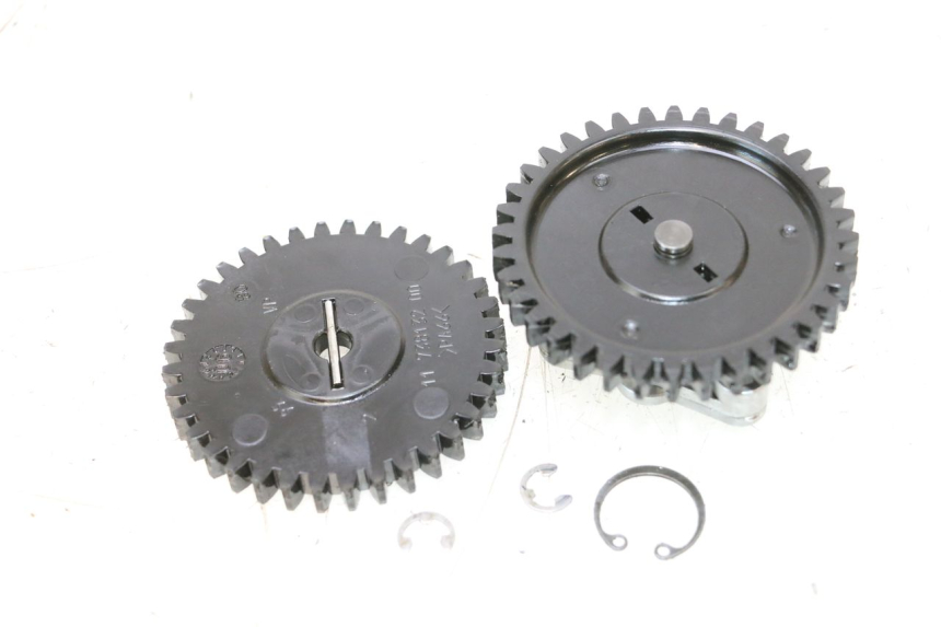 photo de POMPA OLIO PEUGEOT SATELIS COMPRESSOR K15 125 (2006 - 2009) - Dettaglio del componente