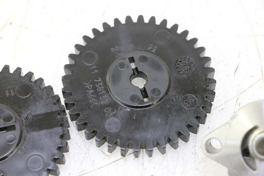 photo de POMPA OLIO PEUGEOT SATELIS 125 (2006 - 2009) - Primo piano tecnico