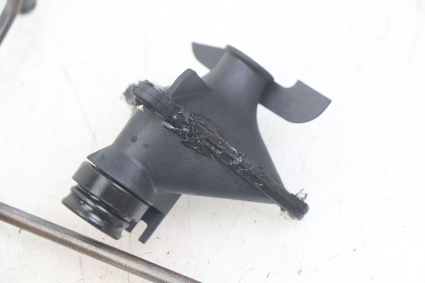 photo de POMPA OLIO TRIUMPH SPRINT ST 955 (1999 - 2001) - Vista d'insieme del prodotto