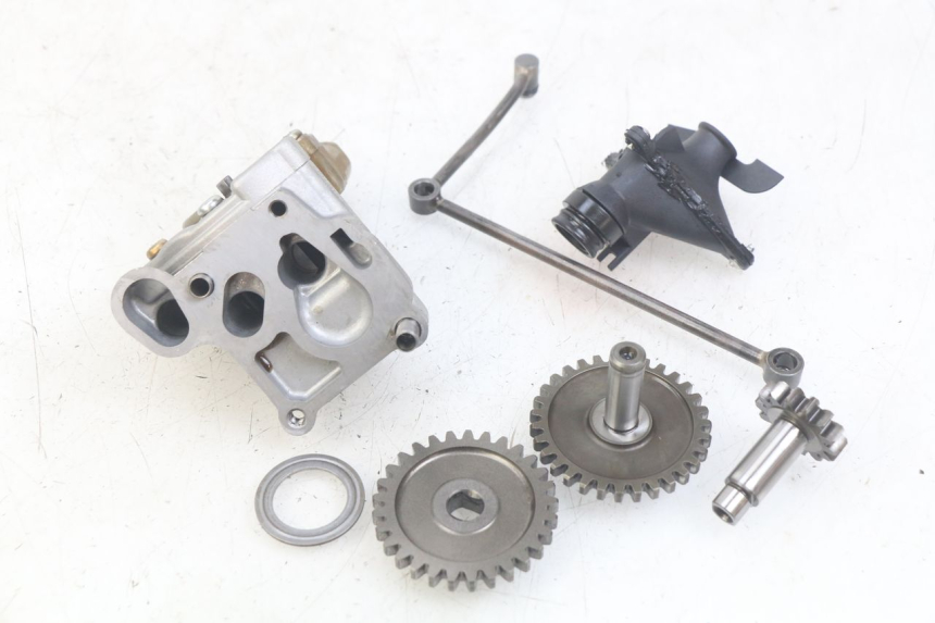 photo de POMPA OLIO TRIUMPH SPRINT ST 955 (1999 - 2001) - Ricambio usato controllato