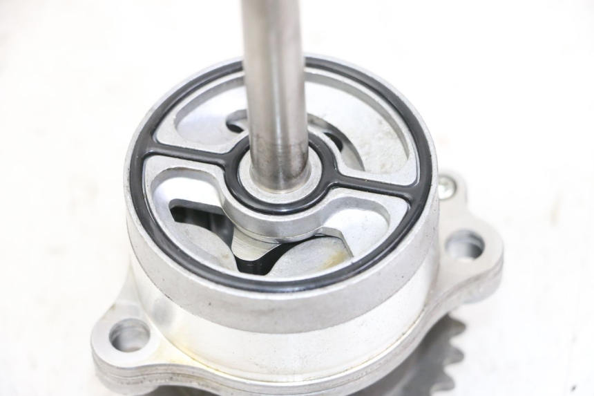 photo de POMPA OLIO SUZUKI GSX F GSXF 650 (2007 - 2015) - Altra angolazione