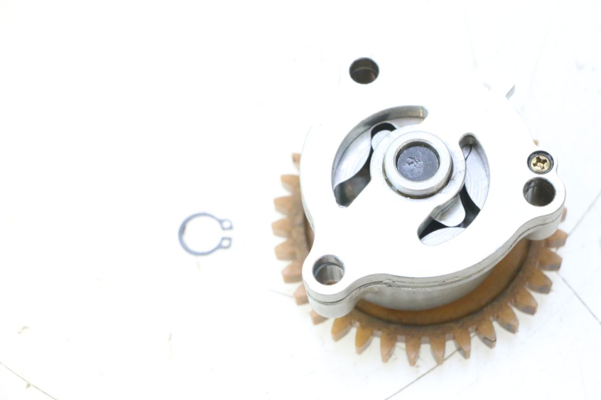 photo de POMPA OLIO SUZUKI SV S 650 (2003 - 2009) - Dettaglio del componente