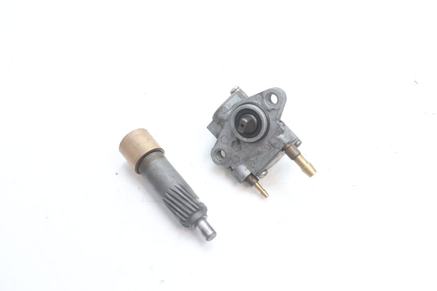 photo de POMPA OLIO PEUGEOT TREKKER 50 (1995 - 2004) - Altra angolazione
