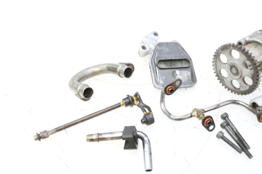 photo de POMPA OLIO YAMAHA YZF R GENESIS 750 (1993 - 1998) - Primo piano tecnico