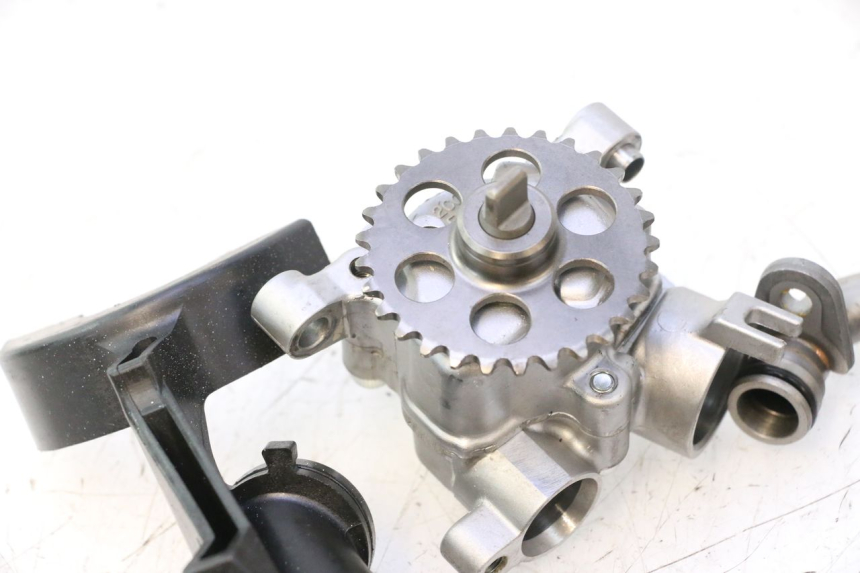 photo de POMPA OLIO YAMAHA YZF R6 600 (2008 - 2009) - Stato della superficie e materiale